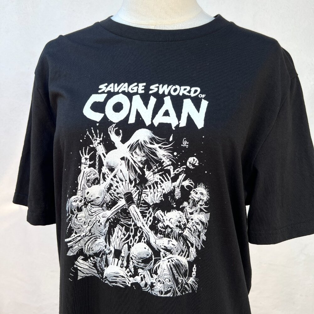 Conan Clutches of Death Black & White 100% Organic Cotton T-Shirt Men's Size M